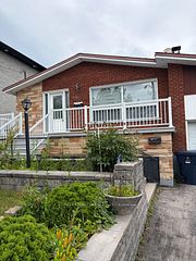 1074 Midland Avenue, Toronto, ON M1K 4G9
