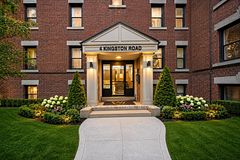 4 Kingston Road 43, Toronto, ON M4L 2S4
