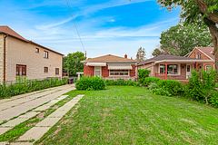 1085 Pharmacy Avenue, Toronto, ON M1R 2H2