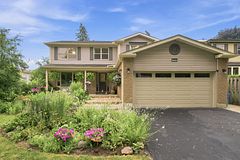 813 Ironwood Court, Whitby, ON L1N 6S3
