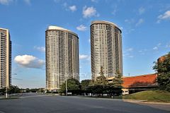 135 Village Green Square 1015, Toronto, ON M1S 0G4
