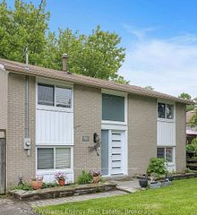 906 Centre Street N, Whitby, ON L1N 4V1