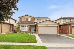 7 Carter Crescent, Whitby, ON L1N 6C3