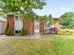 833 Vicki Drive, Pickering, ON L1W 2J4