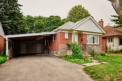 16 McCowan Road, Toronto, ON M1M 3L8