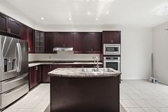 16 Shrewsbury Drive, Whitby, ON L1M 0C7