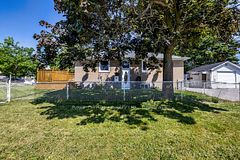 42 Thorncroft Crescent, Ajax, ON L1S 2S2