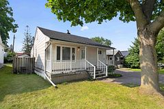 32 Beech Street, Ajax, ON L1S 1W1