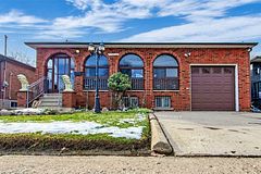 14 Beacon Road, Toronto, ON M1P 1G7