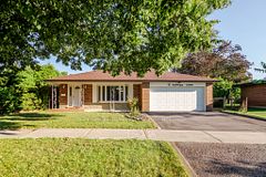 9 Minos Crescent, Toronto, ON M1G 3P8