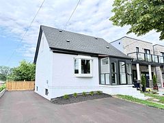 572 Pharmacy Avenue, Toronto, ON M1L 3G9