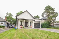 127 Gibbons Street, Oshawa, ON L1J 4Y1