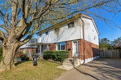 219 Barkley Crescent, Oshawa, ON L1J 2E7
