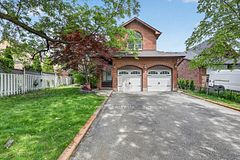 4 Beaumont Drive, Ajax, ON L1T 1R9