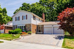 811 Huntingwood Drive, Toronto, ON M1T 2L8