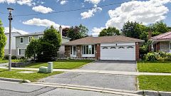 5 Glendower Circuit, Toronto, ON M1T 2Y9