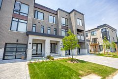 2752 Lawrence Avenue E, Toronto, ON M1P 0G9