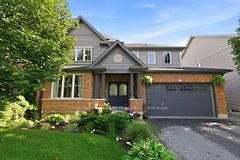 2243 Pilgrim Square, Oshawa, ON L1L 0B5
