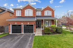 38 Vineyard Avenue, Whitby, ON L1P 1X5
