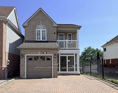 1553 Avonmore Square, Pickering, ON L1V 7H5