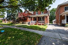 39 Burk Street, Oshawa, ON L1J 4C1