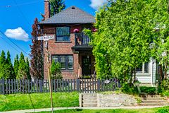 18 Edgewood Avenue, Toronto, ON M4L 3E6