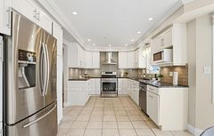 38 Silverbirch Place, Whitby, ON L1R 1X6