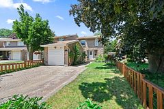 52 Hood Crescent, Toronto, ON M1W 3C1