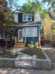 25 Copeland Avenue, Toronto, ON M4C 1A9