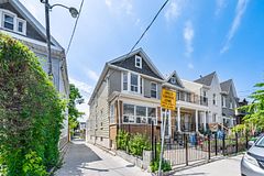 90 Galt Avenue A, Toronto, ON M4M 2Z3