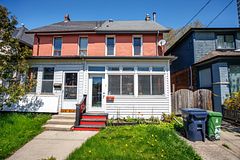 126 Stephenson Avenue, Toronto, ON M4C 1G4