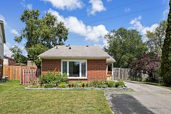 404 Burnley Court, Oshawa, ON L1G 7G6