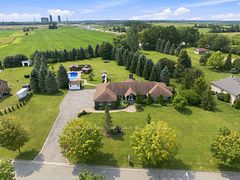 11 Steepleview Court, Oshawa, ON L1H 0S6