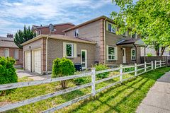 27 Alton Towers Circle, Toronto, ON M1V 3T2