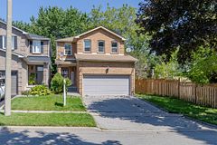 4 Stanford Crescent, Clarington, ON L1B 1G1