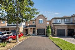 321 Sparrow Circle, Pickering, ON L1V 6Y3