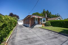 12 Sunset Road, Clarington, ON L1C 2E6