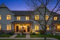 17 Wicker Park Way, Whitby, ON L1R 0C8