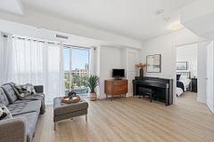 286 Main Street 1702, Toronto, ON M4C 4X4