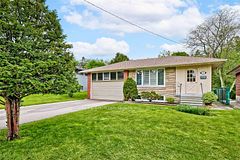 11 Alpaca Drive A, Toronto, ON M1J 2Z8