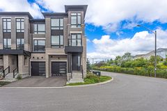 24 Lake Trail Way, Whitby, ON L1M 0M3