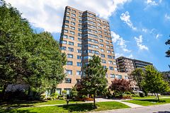 4 Park Vista Drive 912, Toronto, ON M4B 3M8