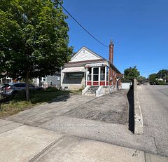 124 Glencrest Boulevard Main, Toronto, ON M4B 1L8