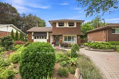 110 Bowman Avenue, Whitby, ON L1N 3T6