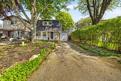 33 Harrison Court, Whitby, ON L1N 6E2