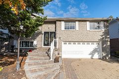 23 Cherry Blossom Crescent Upper, Clarington, ON L1E 1G9