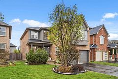 55 Medland Avenue E, Whitby, ON L1P 1S7