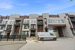 1475 O'Connor Drive 14, Toronto, ON M4B 2V5