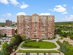 330 Mccowan Road 1702, Toronto, ON M1J 3N3