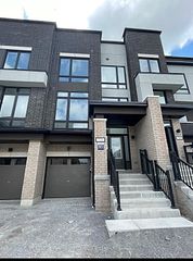 731 Heathrow Path, Oshawa, ON L1K 3G4